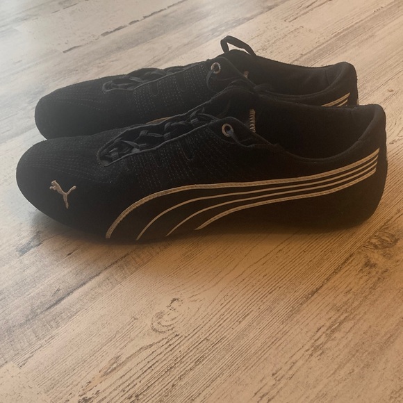 Unisex Men’s 9.5 Puma Black Athletic Shoes with White Stripes